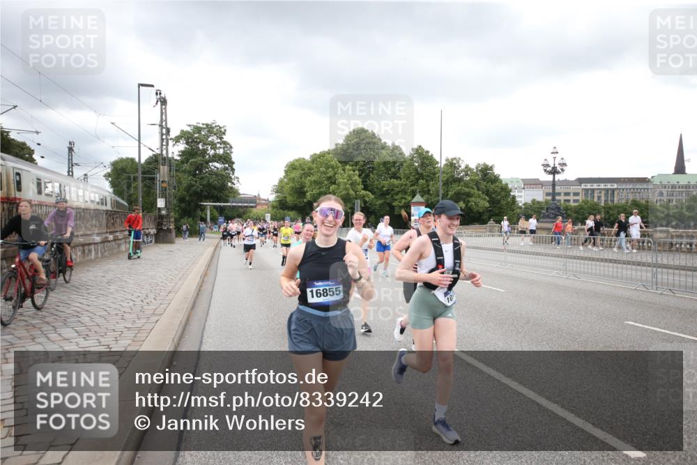 29.06.2025 - hella hamburg halbmarathon Jannik Wohlers http://msf.ph/oto/8339242 29.06.2025 10:55:12 Lombardsbrücke 1616, 1873, 1917, 3101, 3244, 5220, 5222, 5487, 5575, 7548, 7680, 8527, 8626, 8648, 9614, 9618, 9857, 9858, 9956, 10094, 10436, 10438, 10559, 10593, 10885, 12695, 12902, 13504, 14727, 15081, 15116, 15289, 16267, 16336, 16651, 16768, 16855, 16926, 17019, 17392, 17396, 18670, 18907, 18972 meine-sportfotos.de