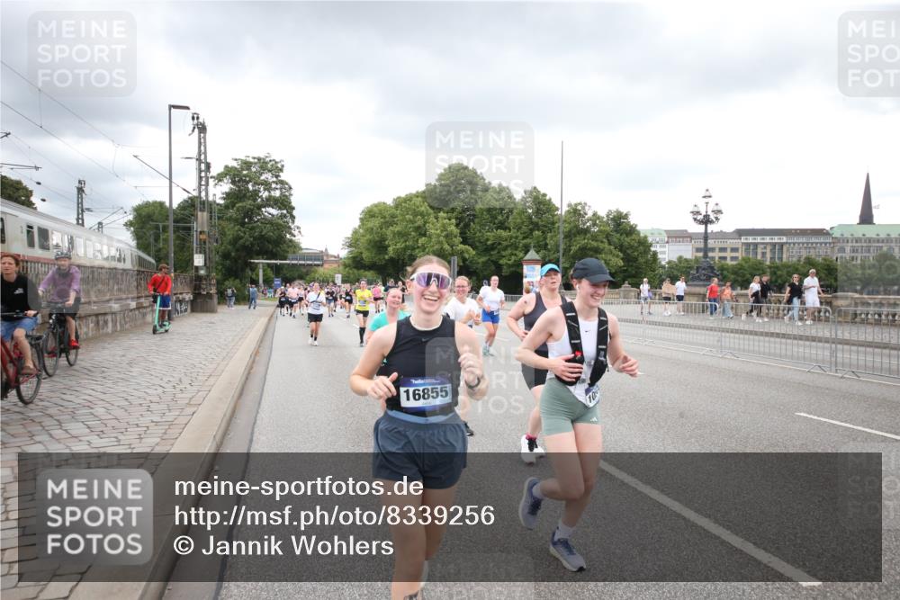 29.06.2025 - hella hamburg halbmarathon Jannik Wohlers http://msf.ph/oto/8339256 29.06.2025 10:55:12 Lombardsbrücke 1616, 1873, 1917, 3101, 3244, 5220, 5222, 5487, 5575, 7548, 7680, 8527, 8626, 8648, 9614, 9618, 9857, 9858, 9956, 10094, 10436, 10438, 10559, 10593, 10885, 12695, 12902, 13504, 14727, 15081, 15116, 15289, 16267, 16336, 16651, 16768, 16855, 16926, 17019, 17392, 17396, 18670, 18907, 18972 meine-sportfotos.de