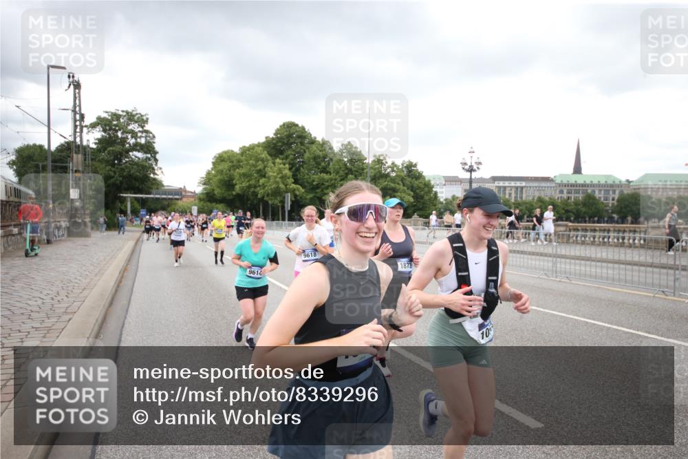 29.06.2025 - hella hamburg halbmarathon Jannik Wohlers http://msf.ph/oto/8339296 29.06.2025 10:55:12 Lombardsbrücke 1616, 1873, 1917, 3101, 3244, 5220, 5222, 5487, 5575, 7548, 7680, 8527, 8626, 8648, 9614, 9618, 9857, 9858, 9956, 10094, 10436, 10438, 10559, 10593, 10885, 12695, 12902, 13504, 14727, 15081, 15116, 15289, 16267, 16336, 16651, 16768, 16855, 16926, 17019, 17392, 17396, 18670, 18907, 18972 meine-sportfotos.de