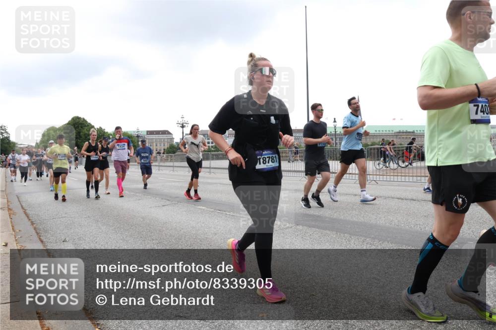 29.06.2025 - hella hamburg halbmarathon Lena Gebhardt http://msf.ph/oto/8339305 29.06.2025 10:47:42 Lombardsbrücke 13898, 11456, 1434, 2882, 18781, 740, 1045, 1246, 1392, 1434, 1463, 1523, 1618, 1639, 1704, 1926, 2148, 2197, 2407, 2491, 2545, 2704, 2790, 2882, 2994, 3049, 3339, 4037, 4184, 4325, 4423, 4806, 4856, 4895, 4974, 4975, 5621, 5622, 5886, 5895, 6255, 6256, 6879, 6995, 7240, 7403, 7427, 7630, 7631, 7970, 8077, 8105, 8270, 8310, 8550, 8774, 8915, 8953, 9018, 9687, 9696, 9697, 10658, 10991, 11351, 11458, 11730, 11738, 11802, 11909, 12431 meine-sportfotos.de