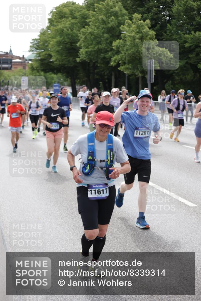 29.06.2025 - hella hamburg halbmarathon Jannik Wohlers http://msf.ph/oto/8339314 29.06.2025 10:41:36 Lombardsbrücke 1039, 1648, 1712, 1752, 2145, 2523, 2974, 3276, 3326, 3459, 3460, 3568, 4329, 4735, 4736, 5671, 6136, 6137, 6153, 6320, 6430, 6436, 6837, 6846, 7955, 8443, 8908, 9008, 9223, 9467, 10027, 10623, 11017, 11024, 11207, 11617, 11659, 11840, 11841, 12162, 12682, 12715, 12725, 12801, 12802, 13715, 13772, 14043, 14129, 14158, 14381, 14486, 14530, 14872, 14929, 15311, 15863, 16743, 17423, 17541, 18137, 18940 meine-sportfotos.de