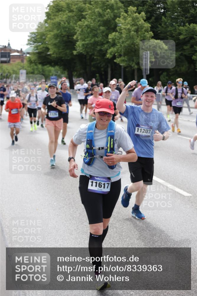29.06.2025 - hella hamburg halbmarathon Jannik Wohlers http://msf.ph/oto/8339363 29.06.2025 10:41:36 Lombardsbrücke 1039, 1648, 1712, 1752, 2145, 2523, 2974, 3276, 3326, 3459, 3460, 3568, 4329, 4735, 4736, 5671, 6136, 6137, 6153, 6320, 6430, 6436, 6837, 6846, 7955, 8443, 8908, 9008, 9223, 9467, 10027, 10623, 11017, 11024, 11207, 11617, 11659, 11840, 11841, 12162, 12682, 12715, 12725, 12801, 12802, 13715, 13772, 14043, 14129, 14158, 14381, 14486, 14530, 14872, 14929, 15311, 15863, 16743, 17423, 17541, 18137, 18940 meine-sportfotos.de