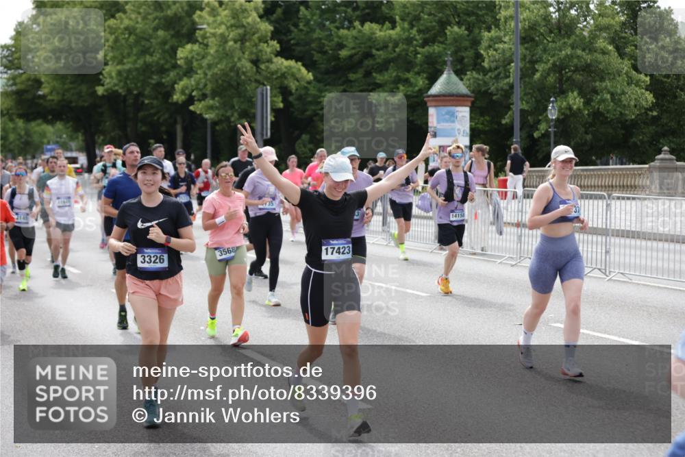 29.06.2025 - hella hamburg halbmarathon Jannik Wohlers http://msf.ph/oto/8339396 29.06.2025 10:41:38 Lombardsbrücke 1039, 1648, 1752, 2145, 2523, 2974, 3276, 3326, 3459, 3460, 3568, 4329, 4735, 4736, 4885, 5671, 6136, 6137, 6153, 6430, 6436, 6837, 6846, 7955, 8908, 9008, 9223, 9467, 10027, 10623, 11017, 11024, 11207, 11617, 11659, 11840, 11841, 12162, 12682, 12715, 12725, 12801, 12802, 13205, 13715, 13772, 14129, 14158, 14381, 14486, 14530, 14872, 14929, 15311, 16743, 17423, 17541, 18137, 18940 meine-sportfotos.de