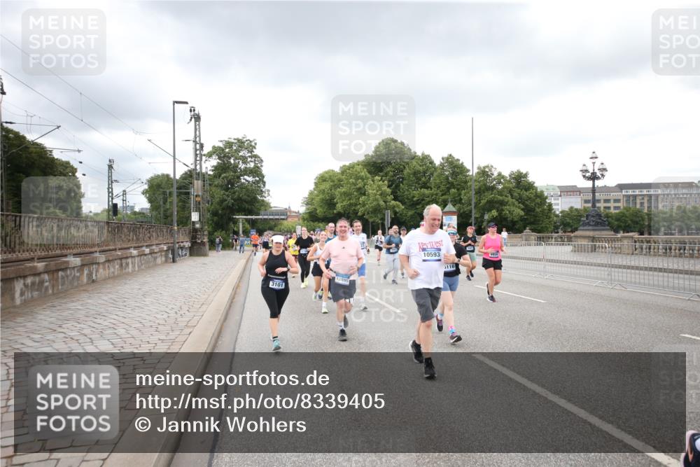 29.06.2025 - hella hamburg halbmarathon Jannik Wohlers http://msf.ph/oto/8339405 29.06.2025 10:55:21 Lombardsbrücke 1616, 3101, 3244, 4265, 4470, 4896, 5220, 5222, 5575, 6055, 6056, 6113, 6257, 6594, 7548, 7969, 8110, 8527, 8532, 8533, 8648, 9548, 9614, 9618, 9861, 9865, 9956, 10094, 10436, 10438, 10449, 10593, 11903, 11962, 11963, 12695, 13504, 14124, 14492, 15081, 15116, 15289, 15763, 15764, 16336, 16651, 16768, 16926, 17168, 17392, 18195, 18907 meine-sportfotos.de