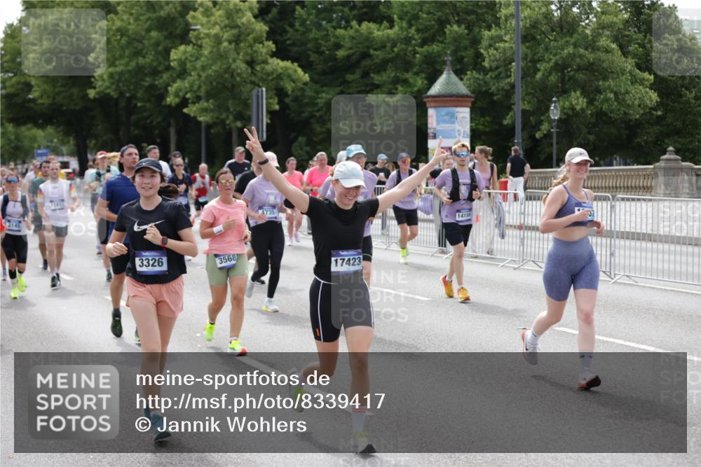 29.06.2025 - hella hamburg halbmarathon Jannik Wohlers http://msf.ph/oto/8339417 29.06.2025 10:41:38 Lombardsbrücke 1039, 1648, 1752, 2145, 2523, 2974, 3276, 3326, 3459, 3460, 3568, 4329, 4735, 4736, 4885, 5671, 6136, 6137, 6153, 6430, 6436, 6837, 6846, 7955, 8908, 9008, 9223, 9467, 10027, 10623, 11017, 11024, 11207, 11617, 11659, 11840, 11841, 12162, 12682, 12715, 12725, 12801, 12802, 13205, 13715, 13772, 14129, 14158, 14381, 14486, 14530, 14872, 14929, 15311, 16743, 17423, 17541, 18137, 18940 meine-sportfotos.de