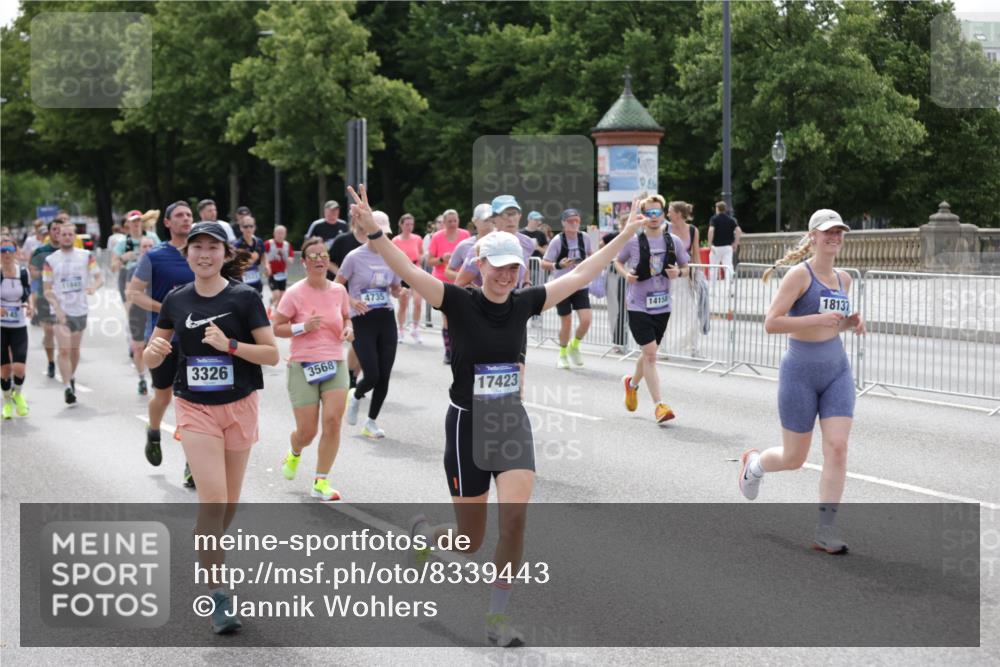 29.06.2025 - hella hamburg halbmarathon Jannik Wohlers http://msf.ph/oto/8339443 29.06.2025 10:41:38 Lombardsbrücke 1039, 1648, 1752, 2145, 2523, 2974, 3276, 3326, 3459, 3460, 3568, 4329, 4735, 4736, 4885, 5671, 6136, 6137, 6153, 6430, 6436, 6837, 6846, 7955, 8908, 9008, 9223, 9467, 10027, 10623, 11017, 11024, 11207, 11617, 11659, 11840, 11841, 12162, 12682, 12715, 12725, 12801, 12802, 13205, 13715, 13772, 14129, 14158, 14381, 14486, 14530, 14872, 14929, 15311, 16743, 17423, 17541, 18137, 18940 meine-sportfotos.de