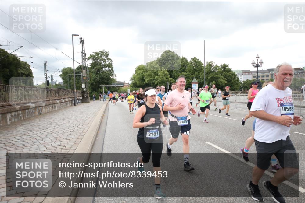29.06.2025 - hella hamburg halbmarathon Jannik Wohlers http://msf.ph/oto/8339453 29.06.2025 10:55:22 Lombardsbrücke 1616, 3101, 3244, 4265, 4470, 4896, 5220, 5222, 5575, 6055, 6056, 6113, 6257, 6594, 7548, 7969, 8110, 8527, 8532, 8533, 8648, 9548, 9861, 9865, 9956, 10094, 10436, 10438, 10449, 10593, 11903, 11962, 11963, 12695, 13504, 14124, 14492, 15081, 15116, 15289, 15763, 15764, 16336, 16651, 16768, 16926, 17038, 17039, 17168, 17392, 18195, 18907 meine-sportfotos.de