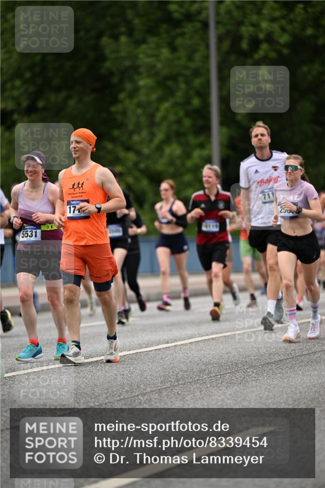 29.06.2025 - hella hamburg halbmarathon Dr. Thomas Lammeyer http://msf.ph/oto/8339454 29.06.2025 10:40:14 Kennedybrücke 1036, 1102, 1183, 1284, 1336, 1717, 2352, 2588, 2827, 3243, 3741, 3990, 4413, 4902, 5012, 5240, 5531, 6021, 6381, 6845, 6896, 7111, 7275, 7927, 8356, 8947, 10047, 10119, 10336, 10341, 10567, 11010, 11187, 11198, 11233 meine-sportfotos.de
