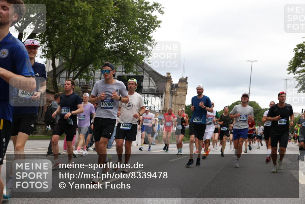 29.06.2025 - hella hamburg halbmarathon Yannick Fuchs http://msf.ph/oto/8339478 29.06.2025 10:52:04 20KM 1595, 1611, 2025, 2488, 2656, 2840, 2907, 3093, 3251, 3859, 4319, 4426, 4467, 4502, 4632, 4708, 4833, 5277, 5341, 5926, 6104, 6138, 6147, 6592, 6595, 7082, 7138, 7189, 8322, 8585, 9230, 9316, 9485, 10788, 11645, 12378, 12585, 12879, 13465, 13816, 13880, 14266, 14571, 15217, 15434, 15527, 16531, 17405, 17415, 17827, 18068, 18180, 18492, 18501, 18587, 18762, 18891 meine-sportfotos.de