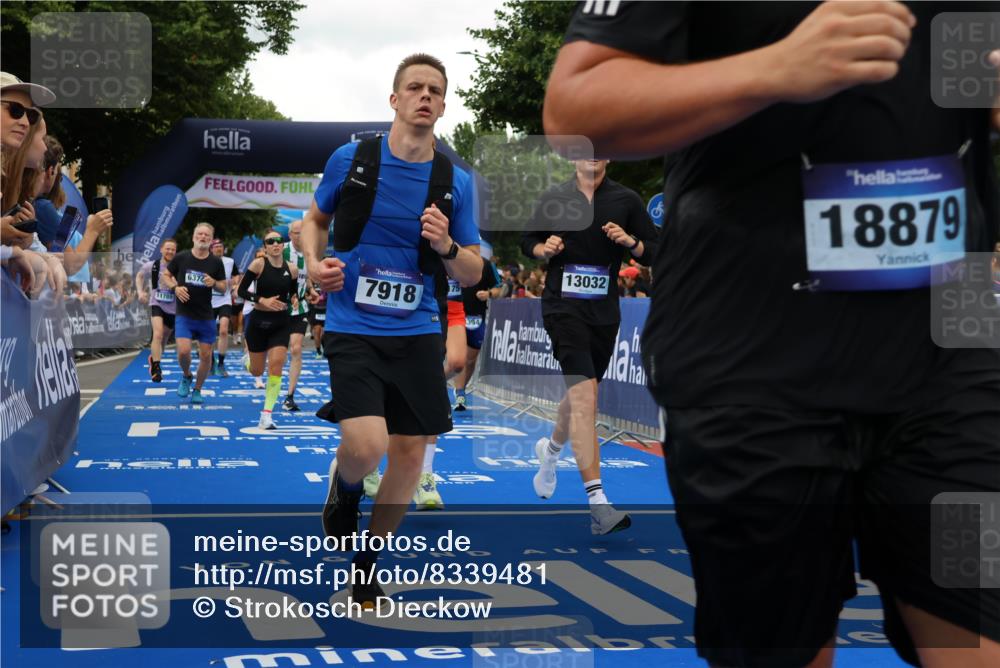 29.06.2025 - hella hamburg halbmarathon Strokosch-Dieckow http://msf.ph/oto/8339481 29.06.2025 10:53:56 Ziel 1151, 1706, 1815, 1870, 2432, 3096, 6356, 6374, 6481, 7395, 7918, 7973, 8394, 9032, 10891, 11499, 11789, 12379, 12413, 13032, 13869, 14026, 14175, 16477, 16538, 17348, 18308, 18418, 18831, 18879, 18915, 19177 meine-sportfotos.de