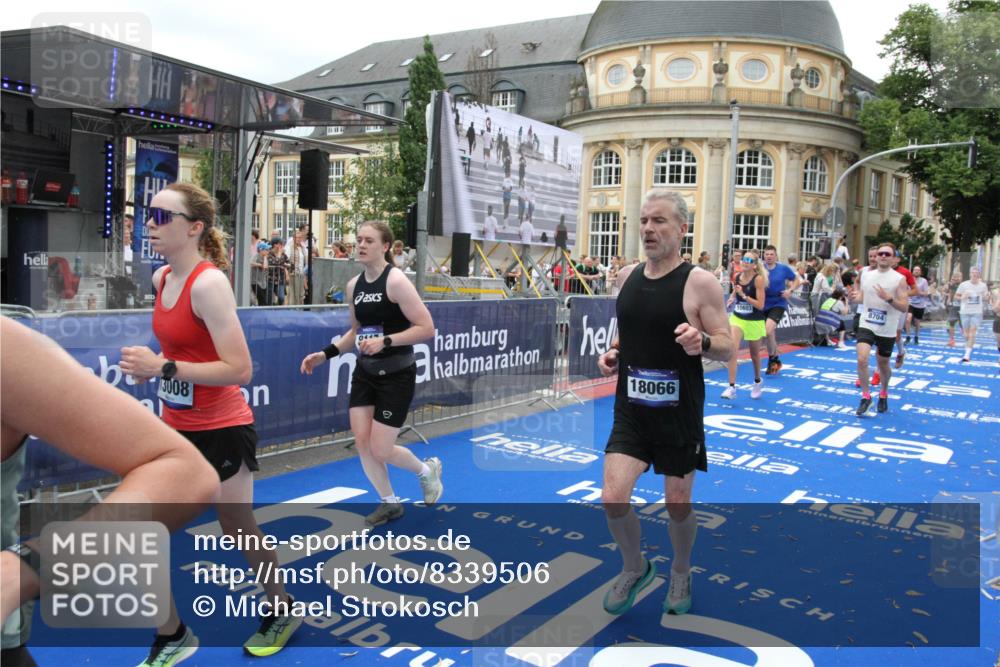 29.06.2025 - hella hamburg halbmarathon Michael Strokosch http://msf.ph/oto/8339506 29.06.2025 10:51:08 Ziel 1366, 1630, 4077, 4816, 4967, 8117, 8261, 8508, 8704, 10508, 10603, 13008, 14125, 17221, 17384, 17823, 18066, 18350 meine-sportfotos.de
