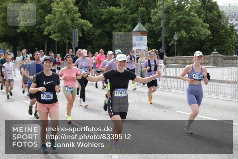 29.06.2025 - hella hamburg halbmarathon Jannik Wohlers http://msf.ph/oto/8339512 29.06.2025 10:41:38 Lombardsbrücke 1039, 1648, 1752, 2145, 2523, 2974, 3276, 3326, 3459, 3460, 3568, 4329, 4735, 4736, 4885, 5671, 6136, 6137, 6153, 6430, 6436, 6837, 6846, 7955, 8908, 9008, 9223, 9467, 10027, 10623, 11017, 11024, 11207, 11617, 11659, 11840, 11841, 12162, 12682, 12715, 12725, 12801, 12802, 13205, 13715, 13772, 14129, 14158, 14381, 14486, 14530, 14872, 14929, 15311, 16743, 17423, 17541, 18137, 18940 meine-sportfotos.de