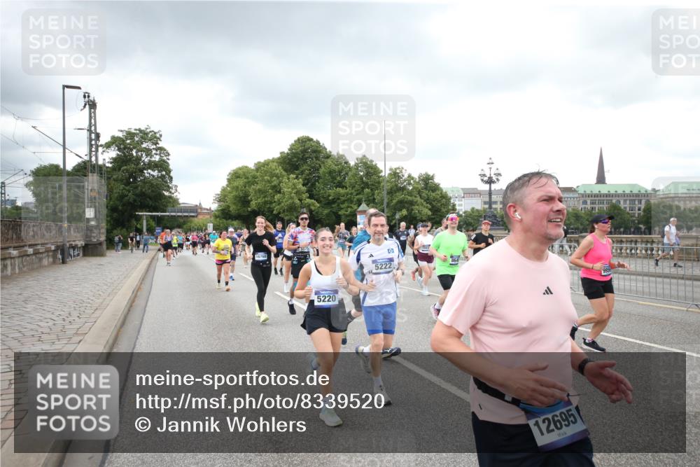 29.06.2025 - hella hamburg halbmarathon Jannik Wohlers http://msf.ph/oto/8339520 29.06.2025 10:55:23 Lombardsbrücke 1616, 3101, 3244, 4265, 4470, 4896, 5220, 5222, 5575, 6055, 6056, 6113, 6257, 6594, 7548, 7969, 8110, 8527, 8532, 8533, 8648, 9548, 9861, 9865, 9956, 10094, 10436, 10438, 10449, 10593, 11903, 11962, 11963, 12695, 13504, 14124, 14492, 15081, 15116, 15289, 15763, 15764, 16336, 16651, 16768, 16926, 17038, 17039, 17168, 17392, 18195, 18907 meine-sportfotos.de