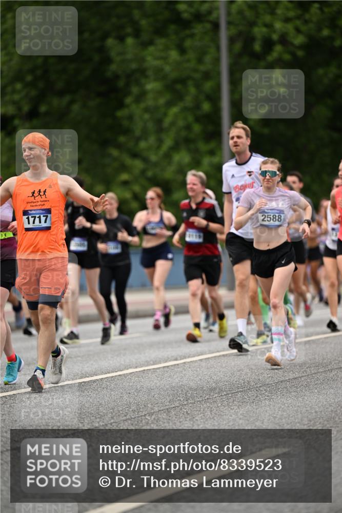 29.06.2025 - hella hamburg halbmarathon Dr. Thomas Lammeyer http://msf.ph/oto/8339523 29.06.2025 10:40:15 Kennedybrücke 1036, 1102, 1183, 1284, 1336, 1717, 2352, 2588, 2827, 3243, 3741, 3990, 4413, 4902, 5012, 5240, 5531, 6021, 6381, 6845, 6896, 7111, 7275, 7927, 8356, 8947, 10047, 10119, 10336, 10341, 10567, 11010, 11187, 11198 meine-sportfotos.de