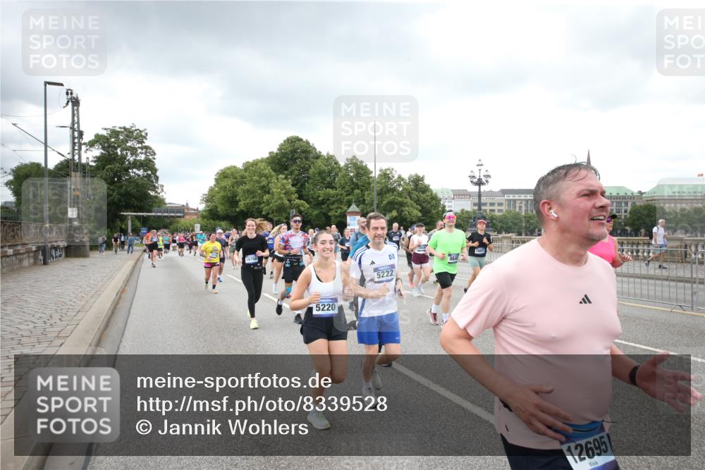 29.06.2025 - hella hamburg halbmarathon Jannik Wohlers http://msf.ph/oto/8339528 29.06.2025 10:55:23 Lombardsbrücke 1616, 3101, 3244, 4265, 4470, 4896, 5220, 5222, 5575, 6055, 6056, 6113, 6257, 6594, 7548, 7969, 8110, 8527, 8532, 8533, 8648, 9548, 9861, 9865, 9956, 10094, 10436, 10438, 10449, 10593, 11903, 11962, 11963, 12695, 13504, 14124, 14492, 15081, 15116, 15289, 15763, 15764, 16336, 16651, 16768, 16926, 17038, 17039, 17168, 17392, 18195, 18907 meine-sportfotos.de