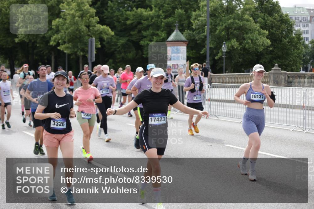 29.06.2025 - hella hamburg halbmarathon Jannik Wohlers http://msf.ph/oto/8339530 29.06.2025 10:41:38 Lombardsbrücke 1039, 1648, 1752, 2145, 2523, 2974, 3276, 3326, 3459, 3460, 3568, 4329, 4735, 4736, 4885, 5671, 6136, 6137, 6153, 6430, 6436, 6837, 6846, 7955, 8908, 9008, 9223, 9467, 10027, 10623, 11017, 11024, 11207, 11617, 11659, 11840, 11841, 12162, 12682, 12715, 12725, 12801, 12802, 13205, 13715, 13772, 14129, 14158, 14381, 14486, 14530, 14872, 14929, 15311, 16743, 17423, 17541, 18137, 18940 meine-sportfotos.de