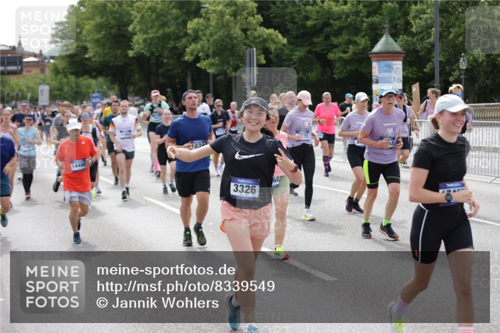 29.06.2025 - hella hamburg halbmarathon Jannik Wohlers http://msf.ph/oto/8339549 29.06.2025 10:41:38 Lombardsbrücke 1039, 1648, 1752, 2145, 2523, 2974, 3276, 3326, 3459, 3460, 3568, 4329, 4735, 4736, 4885, 5671, 6136, 6137, 6153, 6430, 6436, 6837, 6846, 7955, 8908, 9008, 9223, 9467, 10027, 10623, 11017, 11024, 11207, 11617, 11659, 11840, 11841, 12162, 12682, 12715, 12725, 12801, 12802, 13205, 13715, 13772, 14129, 14158, 14381, 14486, 14530, 14872, 14929, 15311, 16743, 17423, 17541, 18137, 18940 meine-sportfotos.de