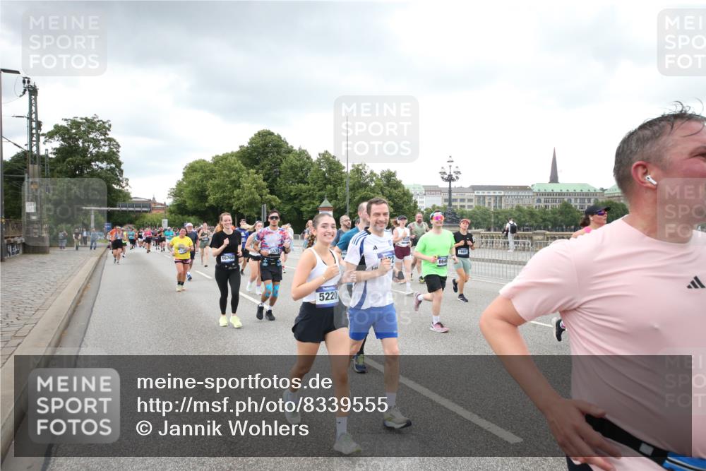 29.06.2025 - hella hamburg halbmarathon Jannik Wohlers http://msf.ph/oto/8339555 29.06.2025 10:55:23 Lombardsbrücke 1616, 3101, 3244, 4265, 4470, 4896, 5220, 5222, 5575, 6055, 6056, 6113, 6257, 6594, 7548, 7969, 8110, 8527, 8532, 8533, 8648, 9548, 9861, 9865, 9956, 10094, 10436, 10438, 10449, 10593, 11903, 11962, 11963, 12695, 13504, 14124, 14492, 15081, 15116, 15289, 15763, 15764, 16336, 16651, 16768, 16926, 17038, 17039, 17168, 17392, 18195, 18907 meine-sportfotos.de