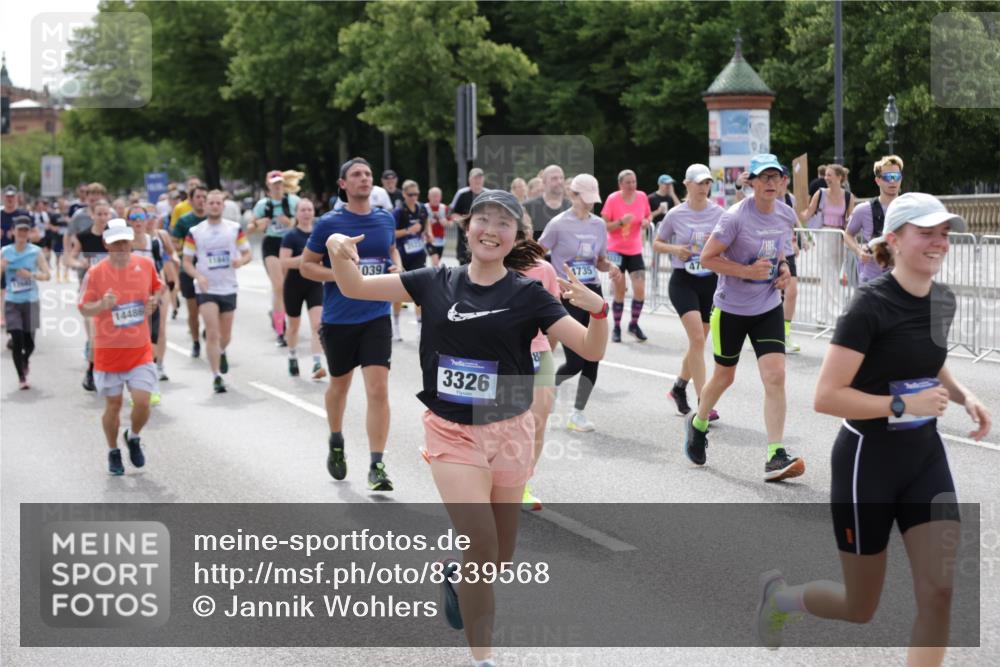 29.06.2025 - hella hamburg halbmarathon Jannik Wohlers http://msf.ph/oto/8339568 29.06.2025 10:41:39 Lombardsbrücke 1039, 1648, 1752, 2145, 2523, 2974, 3276, 3326, 3459, 3460, 3568, 4329, 4735, 4736, 4885, 5671, 6136, 6137, 6153, 6430, 6436, 6837, 6846, 7357, 7955, 8014, 8908, 9008, 9223, 9467, 10027, 10623, 11017, 11024, 11207, 11617, 11659, 11840, 11841, 12162, 12682, 12715, 12725, 12801, 12802, 13205, 13715, 14129, 14158, 14381, 14486, 14530, 14929, 15311, 16743, 17423, 17541, 18137, 18940 meine-sportfotos.de