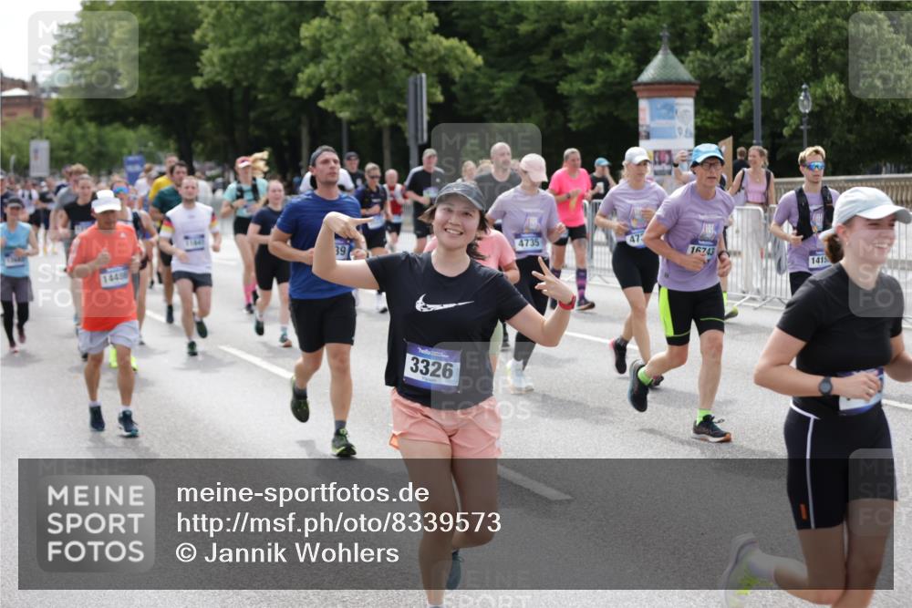 29.06.2025 - hella hamburg halbmarathon Jannik Wohlers http://msf.ph/oto/8339573 29.06.2025 10:41:39 Lombardsbrücke 1039, 1648, 1752, 2145, 2523, 2974, 3276, 3326, 3459, 3460, 3568, 4329, 4735, 4736, 4885, 5671, 6136, 6137, 6153, 6430, 6436, 6837, 6846, 7357, 7955, 8014, 8908, 9008, 9223, 9467, 10027, 10623, 11017, 11024, 11207, 11617, 11659, 11840, 11841, 12162, 12682, 12715, 12725, 12801, 12802, 13205, 13715, 14129, 14158, 14381, 14486, 14530, 14929, 15311, 16743, 17423, 17541, 18137, 18940 meine-sportfotos.de