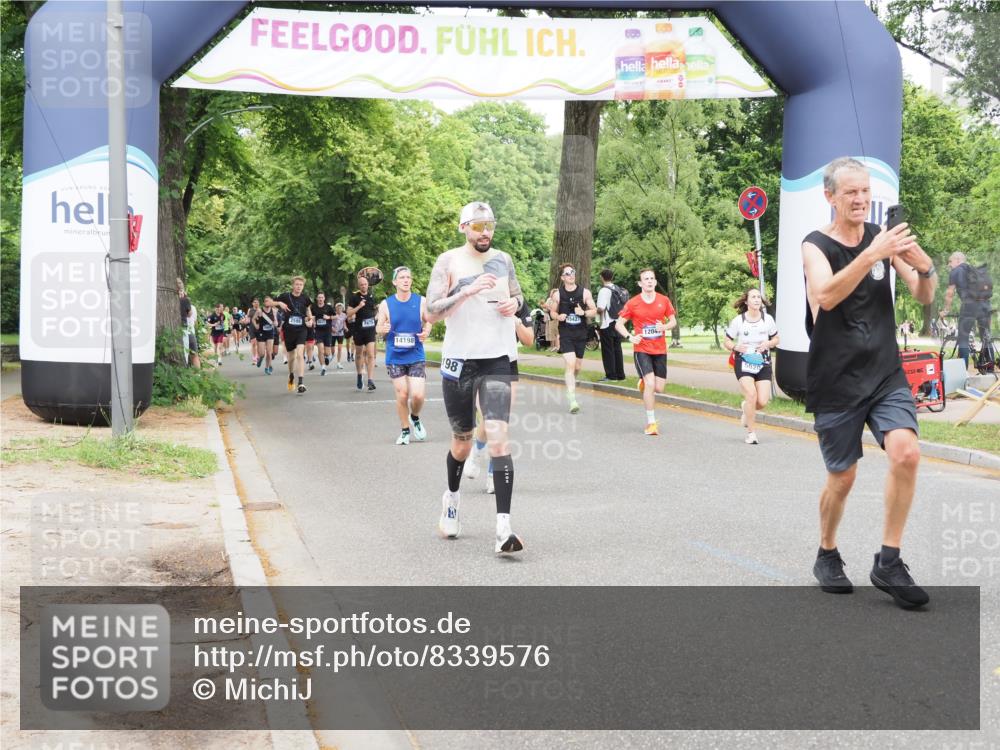 29.06.2025 - hella hamburg halbmarathon MichiJ http://msf.ph/oto/8339576 29.06.2025 10:39:46 Zwischen KM18-KM19 2814, 5008, 5020, 5093, 6198, 7383, 9145, 12519, 14198, 14286, 15727 meine-sportfotos.de