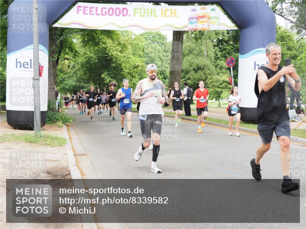 29.06.2025 - hella hamburg halbmarathon MichiJ http://msf.ph/oto/8339582 29.06.2025 10:39:46 Zwischen KM18-KM19 2814, 5008, 5020, 5093, 6198, 7383, 9145, 12519, 14198, 14286, 15727 meine-sportfotos.de