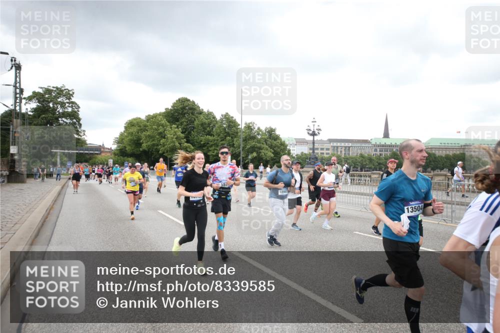 29.06.2025 - hella hamburg halbmarathon Jannik Wohlers http://msf.ph/oto/8339585 29.06.2025 10:55:24 Lombardsbrücke 3101, 3244, 4265, 4470, 4896, 5220, 5222, 5575, 6055, 6056, 6113, 6257, 6594, 7516, 7969, 8110, 8527, 8532, 8533, 8648, 9548, 9861, 9865, 9956, 10094, 10436, 10438, 10449, 10593, 11903, 11962, 11963, 12695, 13504, 14124, 14492, 15081, 15116, 15289, 15763, 15764, 16336, 16651, 16768, 16926, 17038, 17039, 17168, 17392, 18195, 18907 meine-sportfotos.de