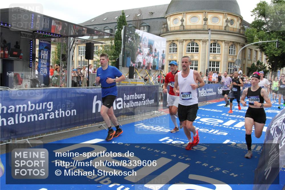 29.06.2025 - hella hamburg halbmarathon Michael Strokosch http://msf.ph/oto/8339606 29.06.2025 10:51:11 Ziel 1366, 4077, 4816, 4967, 6027, 8261, 8508, 8704, 10508, 10603, 10868, 11733, 13073, 15480, 17384, 17530, 17823, 18066 meine-sportfotos.de