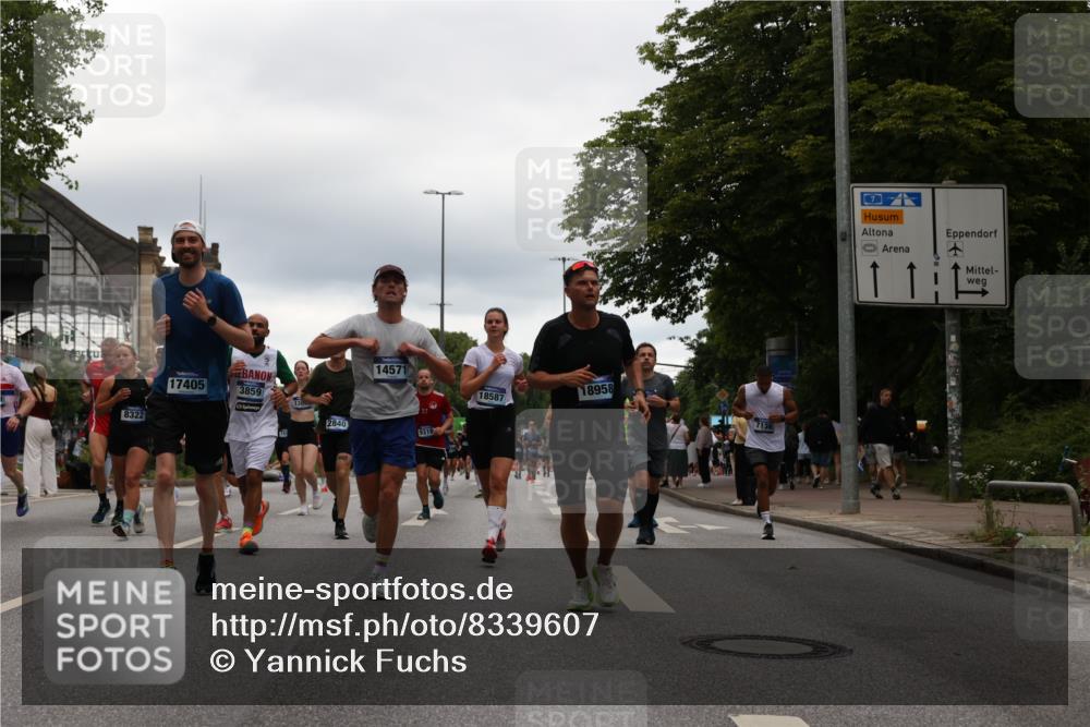 29.06.2025 - hella hamburg halbmarathon Yannick Fuchs http://msf.ph/oto/8339607 29.06.2025 10:52:05 20KM 1595, 1611, 2025, 2488, 2656, 2840, 2907, 3093, 3251, 3859, 4319, 4426, 4467, 4502, 4632, 4708, 4833, 5277, 5341, 5926, 6104, 6138, 6147, 6592, 6595, 7082, 7138, 7189, 8322, 8585, 9230, 9316, 9485, 10788, 11394, 11645, 12378, 12585, 12879, 13465, 13816, 13880, 14266, 14571, 15217, 15434, 15527, 16531, 17405, 17415, 17827, 18068, 18180, 18492, 18501, 18587, 18762, 18891 meine-sportfotos.de
