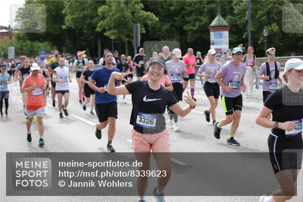 29.06.2025 - hella hamburg halbmarathon Jannik Wohlers http://msf.ph/oto/8339623 29.06.2025 10:41:39 Lombardsbrücke 1039, 1648, 1752, 2145, 2523, 2974, 3276, 3326, 3459, 3460, 3568, 4329, 4735, 4736, 4885, 5671, 6136, 6137, 6153, 6430, 6436, 6837, 6846, 7357, 7955, 8014, 8908, 9008, 9223, 9467, 10027, 10623, 11017, 11024, 11207, 11617, 11659, 11840, 11841, 12162, 12682, 12715, 12725, 12801, 12802, 13205, 13715, 14129, 14158, 14381, 14486, 14530, 14929, 15311, 16743, 17423, 17541, 18137, 18940 meine-sportfotos.de