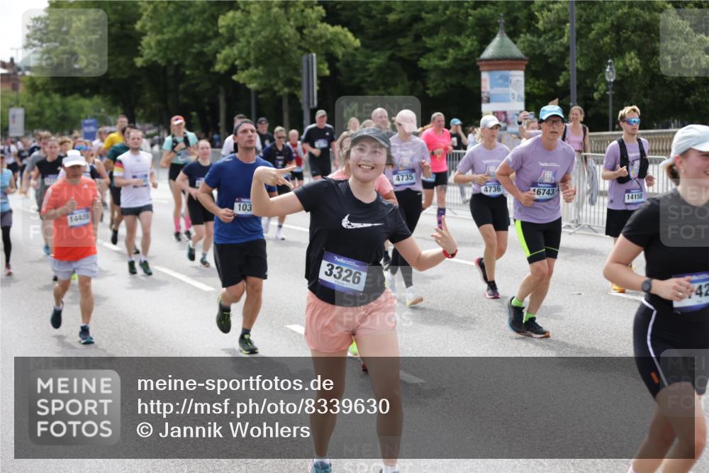 29.06.2025 - hella hamburg halbmarathon Jannik Wohlers http://msf.ph/oto/8339630 29.06.2025 10:41:39 Lombardsbrücke 1039, 1648, 1752, 2145, 2523, 2974, 3276, 3326, 3459, 3460, 3568, 4329, 4735, 4736, 4885, 5671, 6136, 6137, 6153, 6430, 6436, 6837, 6846, 7357, 7955, 8014, 8908, 9008, 9223, 9467, 10027, 10623, 11017, 11024, 11207, 11617, 11659, 11840, 11841, 12162, 12682, 12715, 12725, 12801, 12802, 13205, 13715, 14129, 14158, 14381, 14486, 14530, 14929, 15311, 16743, 17423, 17541, 18137, 18940 meine-sportfotos.de