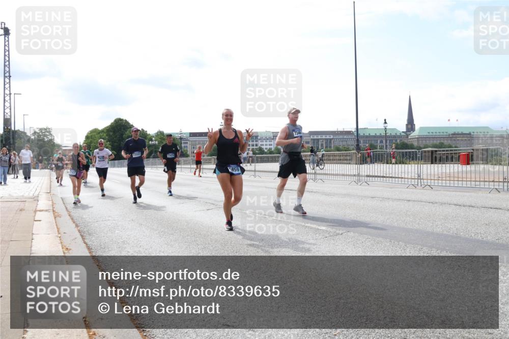 29.06.2025 - hella hamburg halbmarathon Lena Gebhardt http://msf.ph/oto/8339635 29.06.2025 10:13:25 Lombardsbrücke 1747, 13331, 17474, 1859, 7346, 1007, 1747, 1859, 2055, 2721, 2904, 2942, 2961, 3218, 3360, 3728, 3729, 4187, 4795, 4950, 5232, 5546, 6026, 6489, 6717, 6724, 7346, 7446, 7447, 7460, 7873, 7913, 8279, 8398, 8405, 8913, 9128, 9141, 9527, 9612, 10402, 12492, 12928, 12929, 13331, 13928, 14404, 15663, 15922, 16030, 16255, 16437, 16491, 17472, 17474, 17699, 17988, 18048, 18222, 18231, 18320, 18732 meine-sportfotos.de