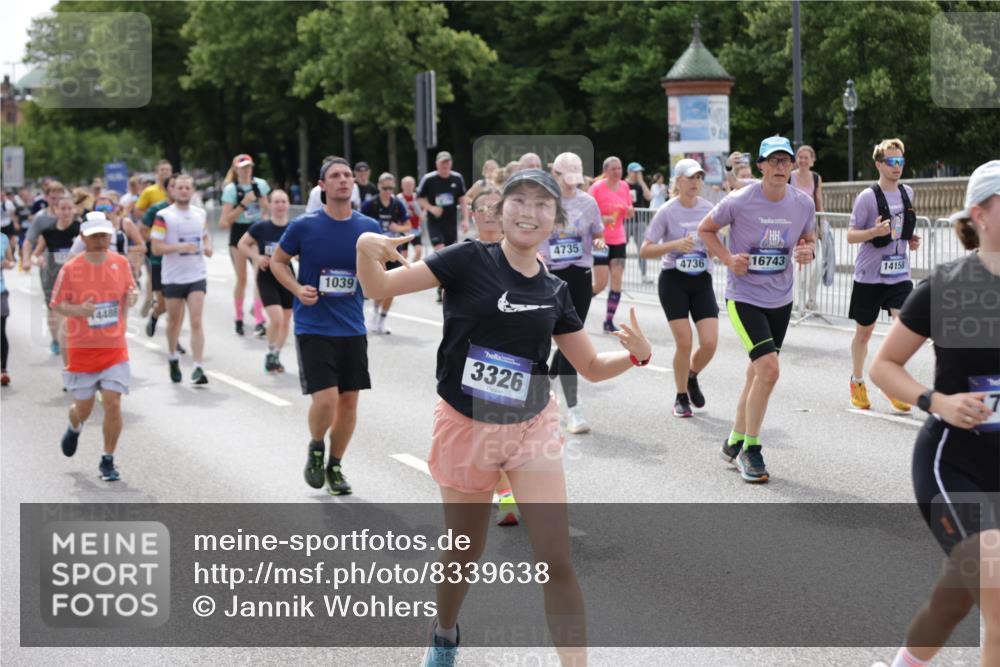 29.06.2025 - hella hamburg halbmarathon Jannik Wohlers http://msf.ph/oto/8339638 29.06.2025 10:41:39 Lombardsbrücke 1039, 1648, 1752, 2145, 2523, 2974, 3276, 3326, 3459, 3460, 3568, 4329, 4735, 4736, 4885, 5671, 6136, 6137, 6153, 6430, 6436, 6837, 6846, 7357, 7955, 8014, 8908, 9008, 9223, 9467, 10027, 10623, 11017, 11024, 11207, 11617, 11659, 11840, 11841, 12162, 12682, 12715, 12725, 12801, 12802, 13205, 13715, 14129, 14158, 14381, 14486, 14530, 14929, 15311, 16743, 17423, 17541, 18137, 18940 meine-sportfotos.de