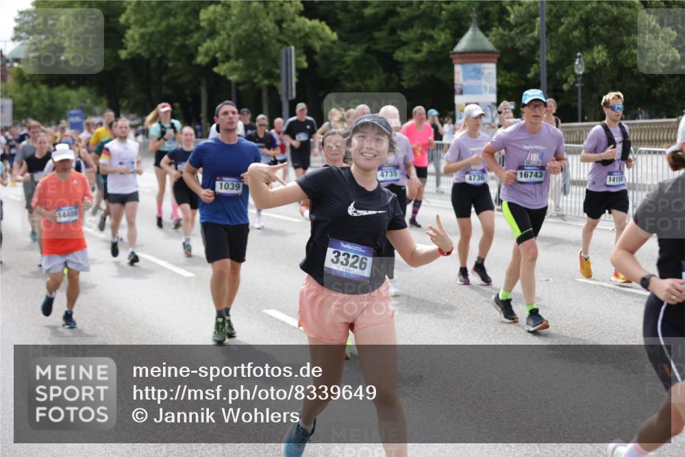 29.06.2025 - hella hamburg halbmarathon Jannik Wohlers http://msf.ph/oto/8339649 29.06.2025 10:41:39 Lombardsbrücke 1039, 1648, 1752, 2145, 2523, 2974, 3276, 3326, 3459, 3460, 3568, 4329, 4735, 4736, 4885, 5671, 6136, 6137, 6153, 6430, 6436, 6837, 6846, 7357, 7955, 8014, 8908, 9008, 9223, 9467, 10027, 10623, 11017, 11024, 11207, 11617, 11659, 11840, 11841, 12162, 12682, 12715, 12725, 12801, 12802, 13205, 13715, 14129, 14158, 14381, 14486, 14530, 14929, 15311, 16743, 17423, 17541, 18137, 18940 meine-sportfotos.de