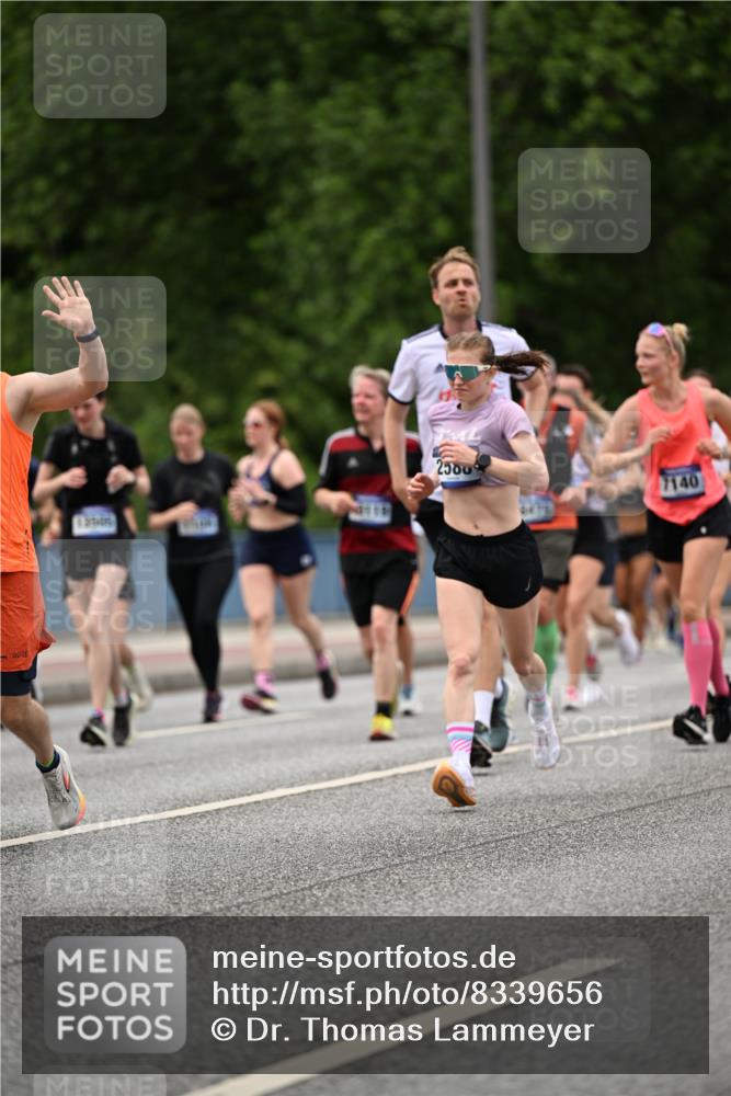 29.06.2025 - hella hamburg halbmarathon Dr. Thomas Lammeyer http://msf.ph/oto/8339656 29.06.2025 10:40:15 Kennedybrücke 1036, 1102, 1183, 1284, 1336, 1717, 2352, 2588, 2827, 3243, 3741, 3990, 4413, 4902, 5012, 5240, 5531, 6021, 6381, 6845, 6896, 7111, 7275, 7927, 8356, 8947, 10047, 10119, 10336, 10341, 10567, 11010, 11187, 11198 meine-sportfotos.de