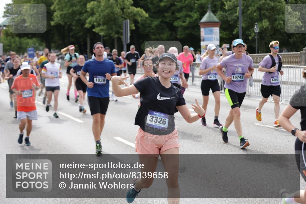 29.06.2025 - hella hamburg halbmarathon Jannik Wohlers http://msf.ph/oto/8339658 29.06.2025 10:41:39 Lombardsbrücke 1039, 1648, 1752, 2145, 2523, 2974, 3276, 3326, 3459, 3460, 3568, 4329, 4735, 4736, 4885, 5671, 6136, 6137, 6153, 6430, 6436, 6837, 6846, 7357, 7955, 8014, 8908, 9008, 9223, 9467, 10027, 10623, 11017, 11024, 11207, 11617, 11659, 11840, 11841, 12162, 12682, 12715, 12725, 12801, 12802, 13205, 13715, 14129, 14158, 14381, 14486, 14530, 14929, 15311, 16743, 17423, 17541, 18137, 18940 meine-sportfotos.de