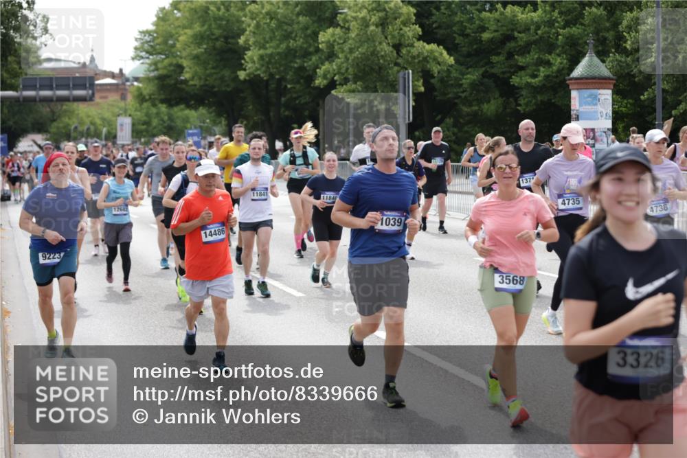 29.06.2025 - hella hamburg halbmarathon Jannik Wohlers http://msf.ph/oto/8339666 29.06.2025 10:41:39 Lombardsbrücke 1039, 1648, 1752, 2145, 2523, 2974, 3276, 3326, 3459, 3460, 3568, 4329, 4735, 4736, 4885, 5671, 6136, 6137, 6153, 6430, 6436, 6837, 6846, 7357, 7955, 8014, 8908, 9008, 9223, 9467, 10027, 10623, 11017, 11024, 11207, 11617, 11659, 11840, 11841, 12162, 12682, 12715, 12725, 12801, 12802, 13205, 13715, 14129, 14158, 14381, 14486, 14530, 14929, 15311, 16743, 17423, 17541, 18137, 18940 meine-sportfotos.de