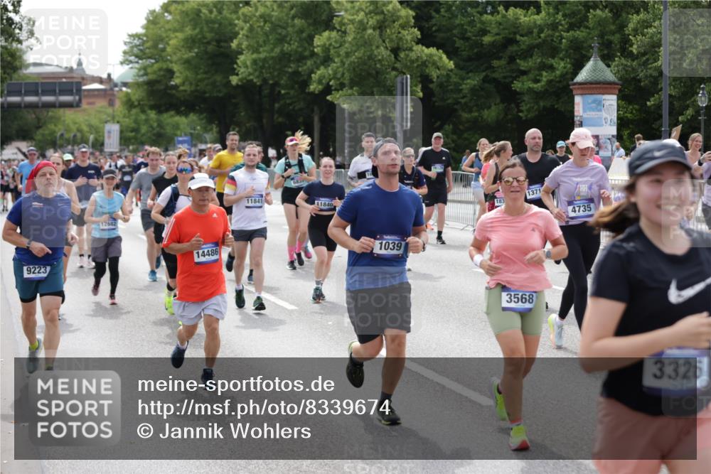 29.06.2025 - hella hamburg halbmarathon Jannik Wohlers http://msf.ph/oto/8339674 29.06.2025 10:41:40 Lombardsbrücke 1039, 1648, 1752, 2145, 2523, 2974, 3276, 3326, 3459, 3460, 3568, 4329, 4735, 4736, 4885, 5671, 6136, 6137, 6153, 6430, 6436, 6837, 6846, 6917, 7357, 8014, 8908, 9008, 9223, 9467, 10027, 10623, 10734, 11017, 11024, 11207, 11617, 11659, 11840, 11841, 12162, 12682, 12715, 12725, 12801, 12802, 13205, 13715, 14129, 14158, 14381, 14486, 14530, 15311, 16743, 17423, 17541, 18137, 18940 meine-sportfotos.de