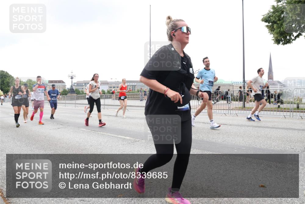 29.06.2025 - hella hamburg halbmarathon Lena Gebhardt http://msf.ph/oto/8339685 29.06.2025 10:47:42 Lombardsbrücke 1434, 11458, 622, 2882, 234, 1045, 1246, 1392, 1434, 1463, 1523, 1618, 1639, 1704, 1926, 2148, 2197, 2407, 2491, 2545, 2704, 2790, 2882, 2994, 3049, 3339, 4037, 4184, 4325, 4423, 4806, 4856, 4895, 4974, 4975, 5621, 5622, 5886, 5895, 6255, 6256, 6879, 6995, 7240, 7403, 7427, 7630, 7631, 7970, 8077, 8105, 8270, 8310, 8550, 8774, 8915, 8953, 9018, 9687, 9696, 9697, 10658, 10991, 11351, 11458, 11730, 11738, 11802, 11909, 12431 meine-sportfotos.de