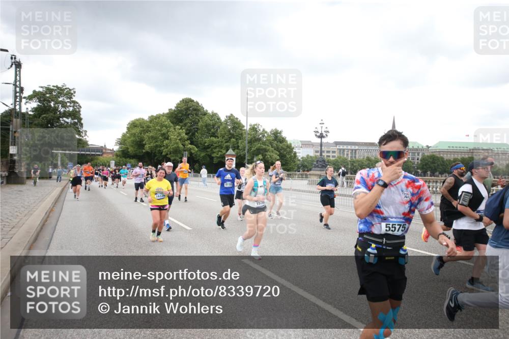 29.06.2025 - hella hamburg halbmarathon Jannik Wohlers http://msf.ph/oto/8339720 29.06.2025 10:55:26 Lombardsbrücke 2793, 3101, 3244, 4265, 4470, 4896, 5220, 5222, 5575, 6055, 6056, 6113, 6257, 6594, 7516, 7969, 8110, 8527, 8532, 8533, 8648, 9548, 9861, 9865, 9956, 10436, 10438, 10449, 10593, 11903, 11962, 11963, 12695, 13504, 13627, 14124, 14221, 14492, 15116, 15199, 15289, 15763, 15764, 16336, 16413, 16651, 16768, 16926, 17038, 17039, 17168, 17392, 18195, 18329, 18907 meine-sportfotos.de