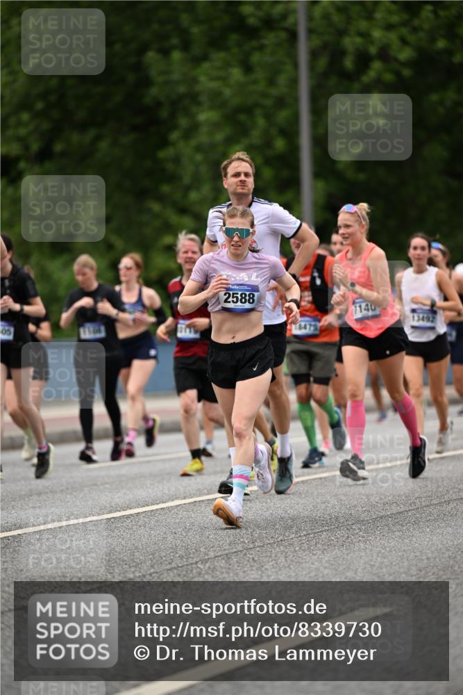 29.06.2025 - hella hamburg halbmarathon Dr. Thomas Lammeyer http://msf.ph/oto/8339730 29.06.2025 10:40:16 Kennedybrücke 1036, 1102, 1183, 1284, 1336, 1717, 2352, 2588, 2827, 3243, 3741, 3990, 4413, 4902, 4937, 5012, 5240, 5531, 6021, 6381, 6845, 6896, 7111, 7275, 7927, 8356, 8947, 10047, 10119, 10336, 10341, 10567, 11010, 11187, 11198 meine-sportfotos.de