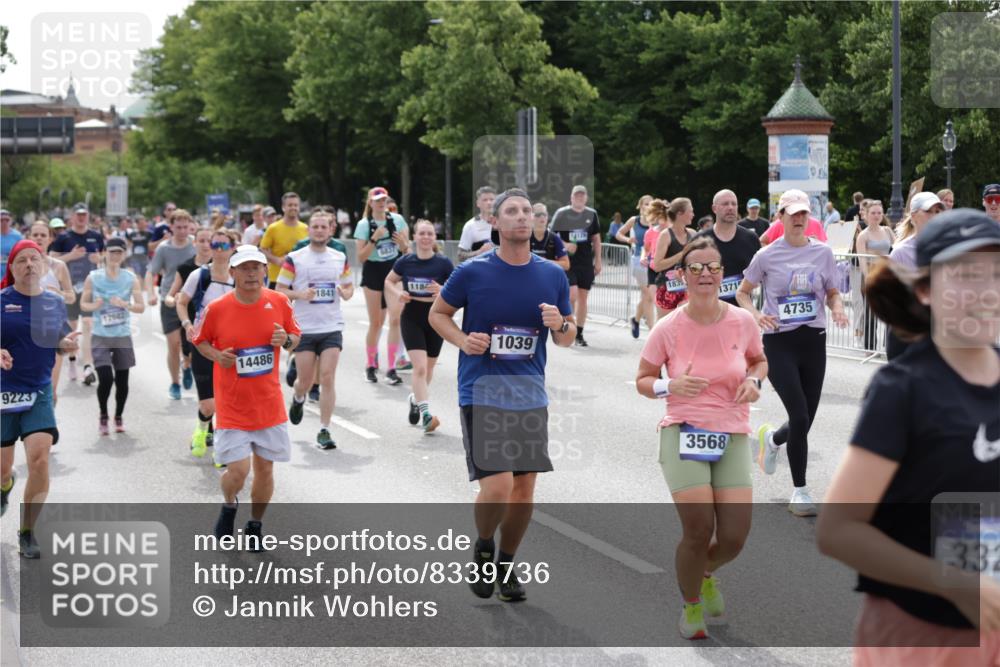 29.06.2025 - hella hamburg halbmarathon Jannik Wohlers http://msf.ph/oto/8339736 29.06.2025 10:41:40 Lombardsbrücke 1039, 1648, 1752, 2145, 2523, 2974, 3276, 3326, 3459, 3460, 3568, 4329, 4735, 4736, 4885, 5671, 6136, 6137, 6153, 6430, 6436, 6837, 6846, 6917, 7357, 8014, 8908, 9008, 9223, 9467, 10027, 10623, 10734, 11017, 11024, 11207, 11617, 11659, 11840, 11841, 12162, 12682, 12715, 12725, 12801, 12802, 13205, 13715, 14129, 14158, 14381, 14486, 14530, 15311, 16743, 17423, 17541, 18137, 18940 meine-sportfotos.de