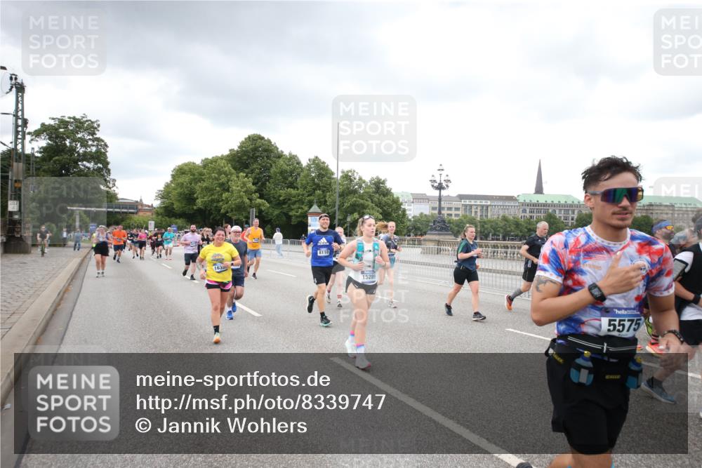 29.06.2025 - hella hamburg halbmarathon Jannik Wohlers http://msf.ph/oto/8339747 29.06.2025 10:55:26 Lombardsbrücke 2793, 3101, 3244, 4265, 4470, 4896, 5220, 5222, 5575, 6055, 6056, 6113, 6257, 6594, 7516, 7969, 8110, 8527, 8532, 8533, 8648, 9548, 9861, 9865, 9956, 10436, 10438, 10449, 10593, 11903, 11962, 11963, 12695, 13504, 13627, 14124, 14221, 14492, 15116, 15199, 15289, 15763, 15764, 16336, 16413, 16651, 16768, 16926, 17038, 17039, 17168, 17392, 18195, 18329, 18907 meine-sportfotos.de