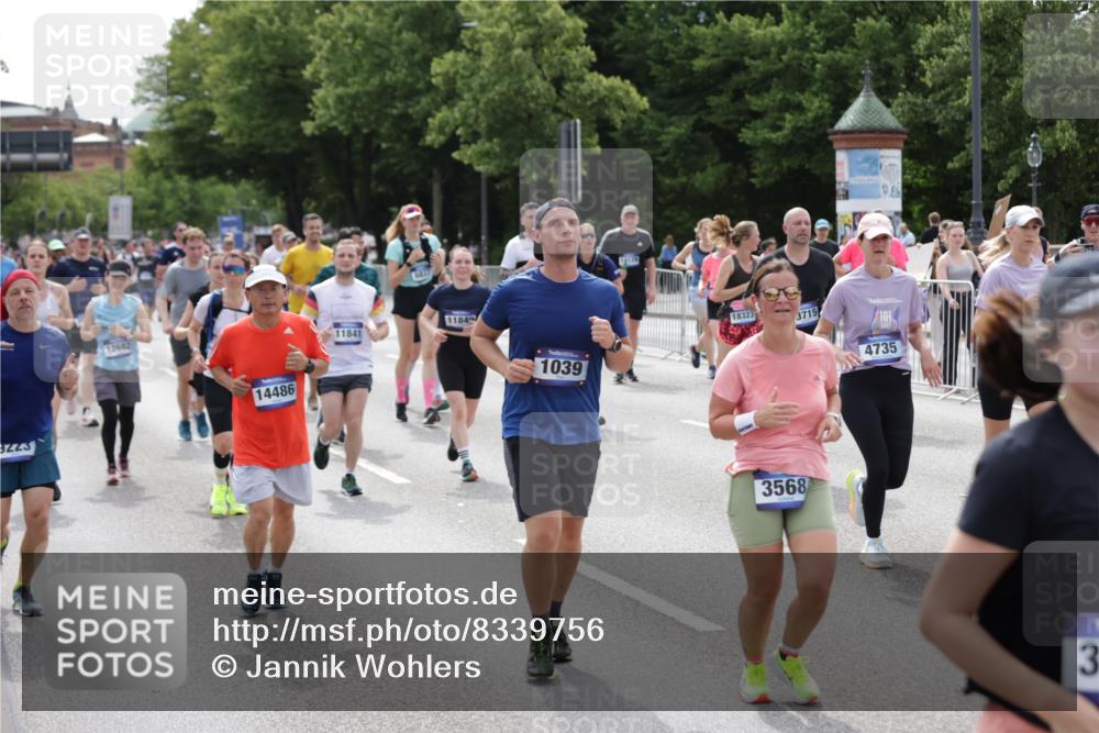 29.06.2025 - hella hamburg halbmarathon Jannik Wohlers http://msf.ph/oto/8339756 29.06.2025 10:41:40 Lombardsbrücke 1039, 1648, 1752, 2145, 2523, 2974, 3276, 3326, 3459, 3460, 3568, 4329, 4735, 4736, 4885, 5671, 6136, 6137, 6153, 6430, 6436, 6837, 6846, 6917, 7357, 8014, 8908, 9008, 9223, 9467, 10027, 10623, 10734, 11017, 11024, 11207, 11617, 11659, 11840, 11841, 12162, 12682, 12715, 12725, 12801, 12802, 13205, 13715, 14129, 14158, 14381, 14486, 14530, 15311, 16743, 17423, 17541, 18137, 18940 meine-sportfotos.de