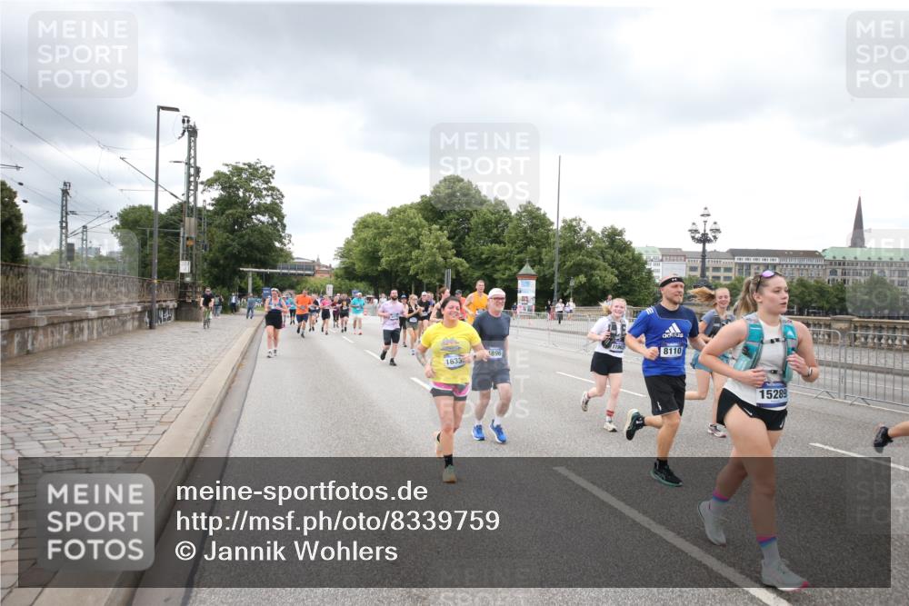 29.06.2025 - hella hamburg halbmarathon Jannik Wohlers http://msf.ph/oto/8339759 29.06.2025 10:55:26 Lombardsbrücke 2793, 3101, 3244, 4265, 4470, 4896, 5220, 5222, 5575, 6055, 6056, 6113, 6257, 6594, 7516, 7969, 8110, 8527, 8532, 8533, 8648, 9548, 9861, 9865, 9956, 10436, 10438, 10449, 10593, 11903, 11962, 11963, 12695, 13504, 13627, 14124, 14221, 14492, 15116, 15199, 15289, 15763, 15764, 16336, 16413, 16651, 16768, 16926, 17038, 17039, 17168, 17392, 18195, 18329, 18907 meine-sportfotos.de