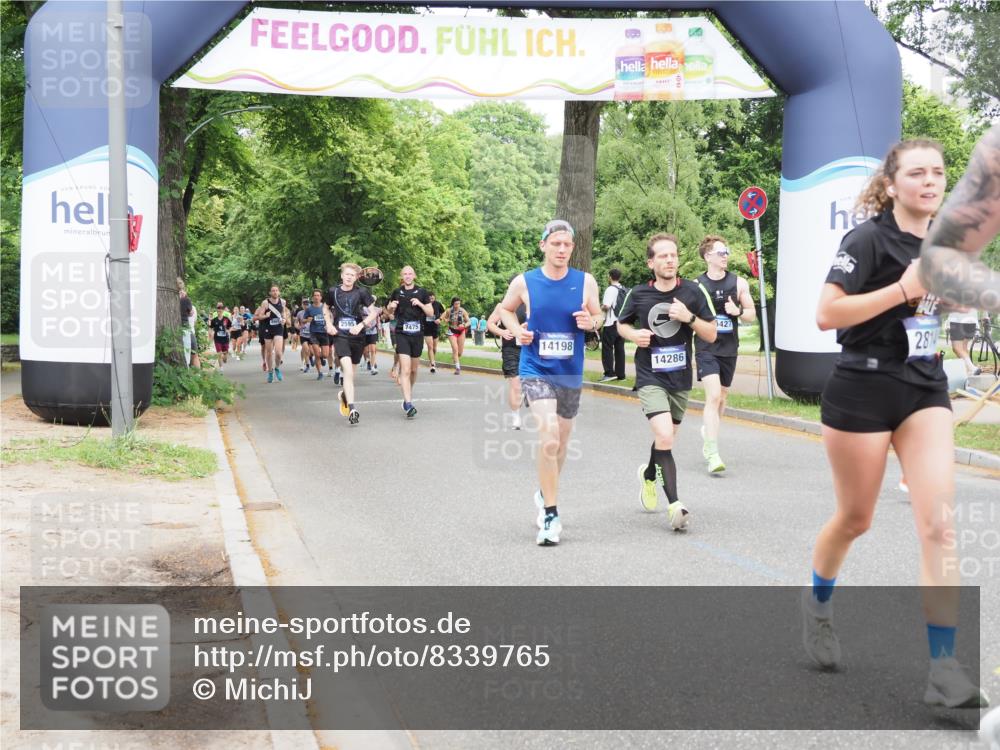 29.06.2025 - hella hamburg halbmarathon MichiJ http://msf.ph/oto/8339765 29.06.2025 10:39:48 Zwischen KM18-KM19 1657, 2814, 5008, 5020, 5093, 6198, 7383, 9145, 12519, 14198, 14286, 15427 meine-sportfotos.de