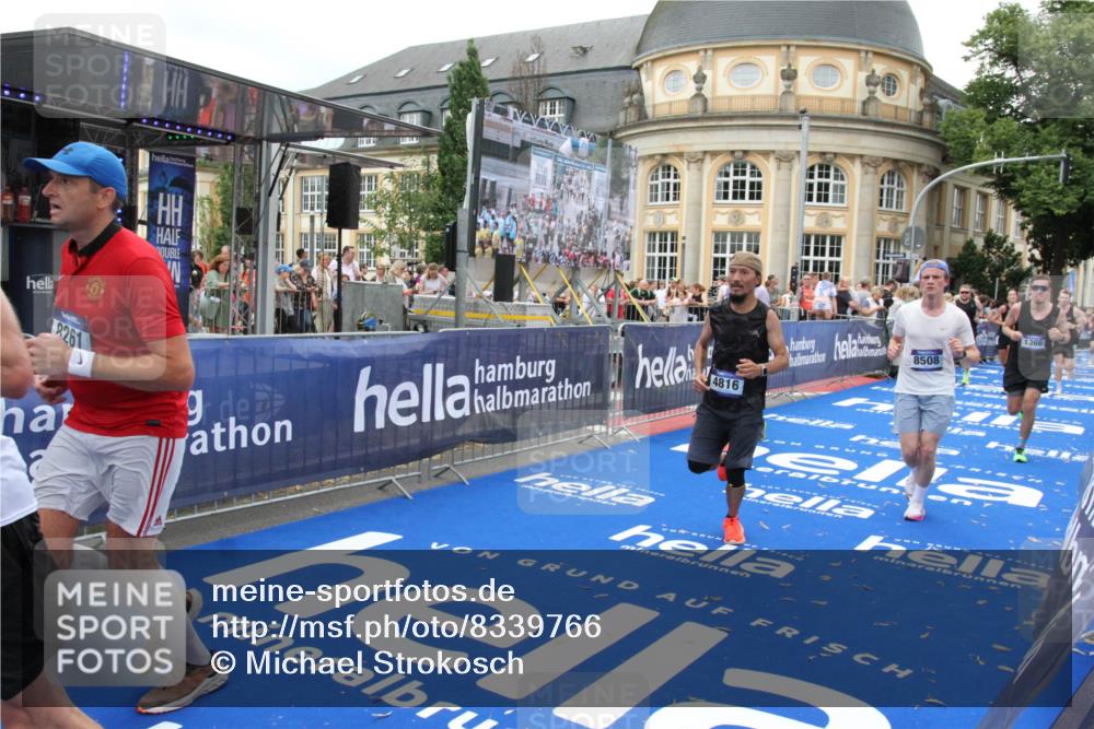29.06.2025 - hella hamburg halbmarathon Michael Strokosch http://msf.ph/oto/8339766 29.06.2025 10:51:12 Ziel 1366, 4077, 4404, 4816, 4967, 5600, 6027, 8261, 8508, 8704, 10508, 10603, 10868, 11733, 13073, 15480, 17384, 17530, 17823 meine-sportfotos.de