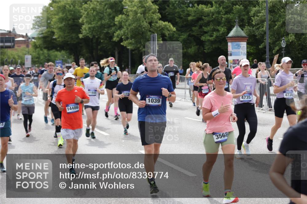 29.06.2025 - hella hamburg halbmarathon Jannik Wohlers http://msf.ph/oto/8339774 29.06.2025 10:41:40 Lombardsbrücke 1039, 1648, 1752, 2145, 2523, 2974, 3276, 3326, 3459, 3460, 3568, 4329, 4735, 4736, 4885, 5671, 6136, 6137, 6153, 6430, 6436, 6837, 6846, 6917, 7357, 8014, 8908, 9008, 9223, 9467, 10027, 10623, 10734, 11017, 11024, 11207, 11617, 11659, 11840, 11841, 12162, 12682, 12715, 12725, 12801, 12802, 13205, 13715, 14129, 14158, 14381, 14486, 14530, 15311, 16743, 17423, 17541, 18137, 18940 meine-sportfotos.de