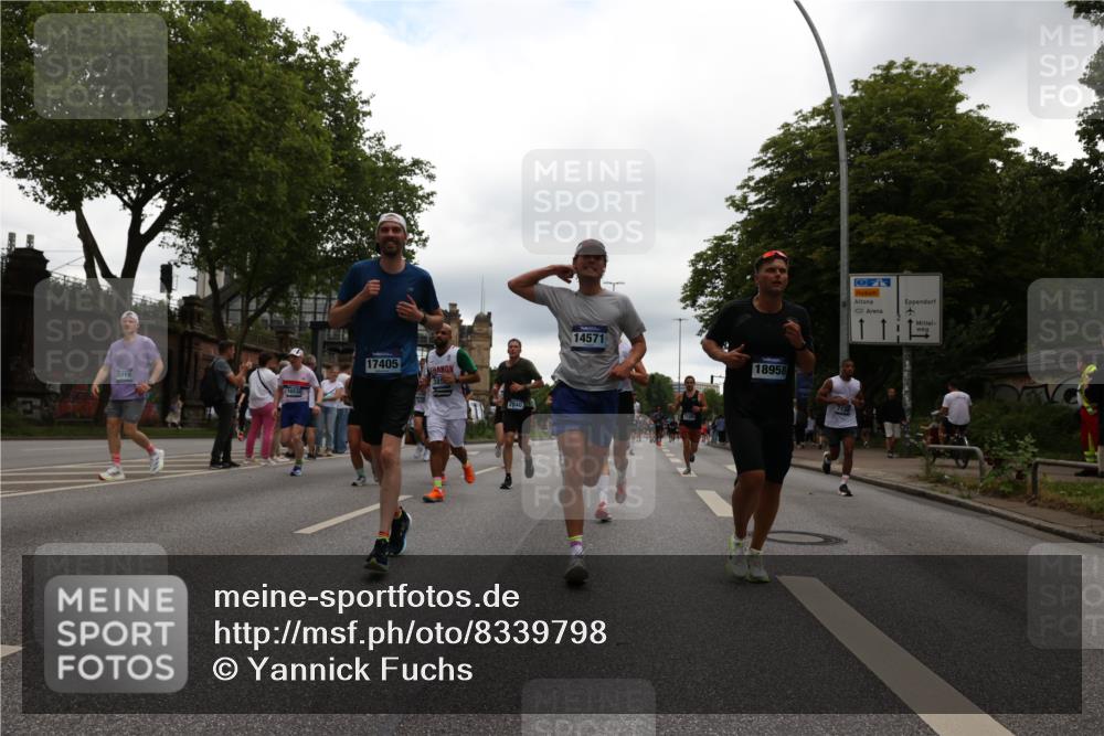 29.06.2025 - hella hamburg halbmarathon Yannick Fuchs http://msf.ph/oto/8339798 29.06.2025 10:52:06 20KM 1595, 1611, 1833, 2488, 2656, 2840, 2907, 3251, 3859, 4319, 4426, 4467, 4502, 4632, 4708, 4833, 5277, 5341, 5926, 6104, 6138, 6147, 6592, 6595, 7082, 7138, 7189, 8322, 8585, 9230, 9316, 9485, 10788, 11394, 11645, 12378, 12585, 12879, 13816, 13880, 14266, 14571, 15217, 15434, 15527, 16531, 17405, 17415, 17827, 18068, 18180, 18492, 18501, 18587, 18762, 18891 meine-sportfotos.de