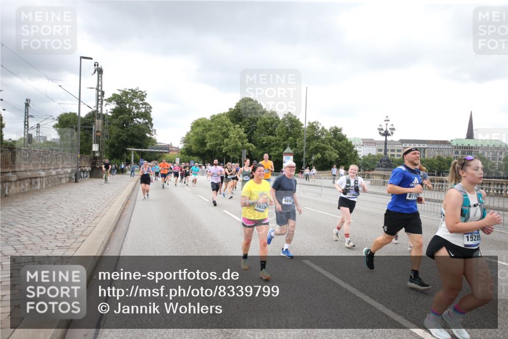 29.06.2025 - hella hamburg halbmarathon Jannik Wohlers http://msf.ph/oto/8339799 29.06.2025 10:55:27 Lombardsbrücke 2793, 3101, 3244, 4265, 4470, 4473, 4896, 5220, 5222, 5306, 5575, 6055, 6056, 6113, 6257, 6594, 7516, 7969, 8110, 8527, 8532, 8533, 8648, 9548, 9861, 9865, 9956, 10436, 10438, 10449, 10593, 11903, 11962, 11963, 12695, 13504, 13627, 14124, 14221, 14492, 15116, 15199, 15289, 15763, 15764, 16336, 16413, 16651, 16768, 16926, 17038, 17039, 17168, 17392, 18195, 18329, 18907 meine-sportfotos.de